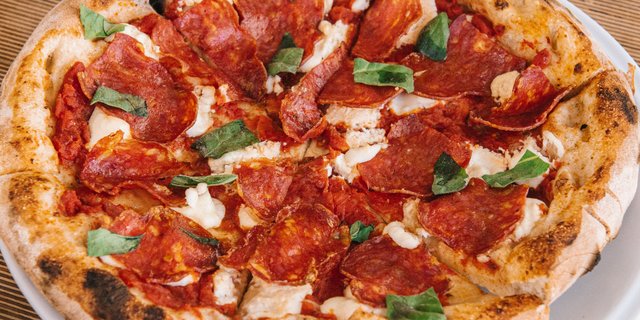 Salami Picante Pizza