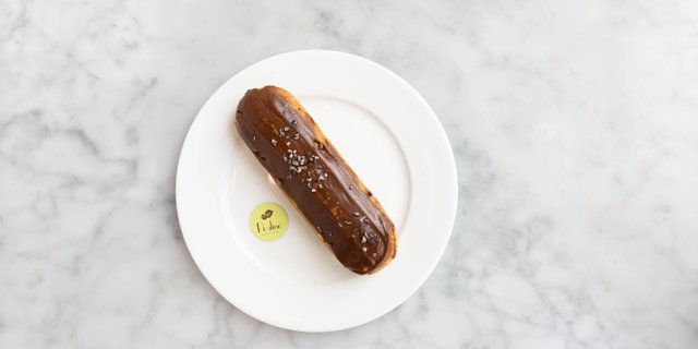 Chocolate Éclair