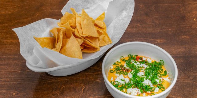 Queso & Chips