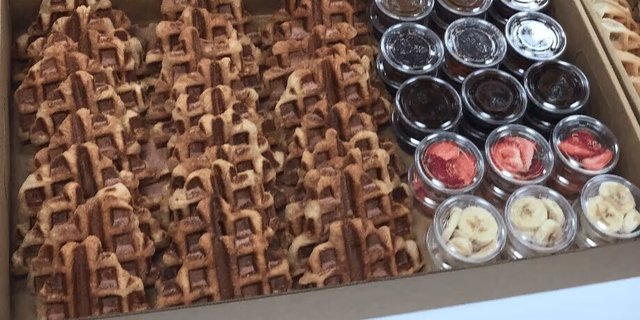 Croissant Waffle & Topping Box