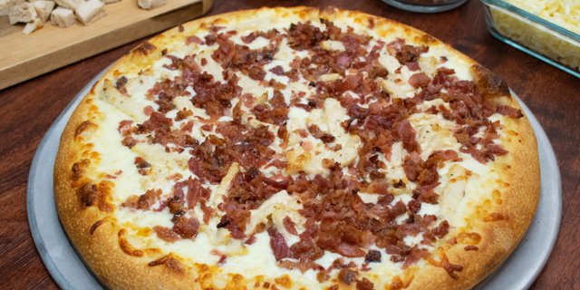 Bacon Chicken Supreme Pizza
