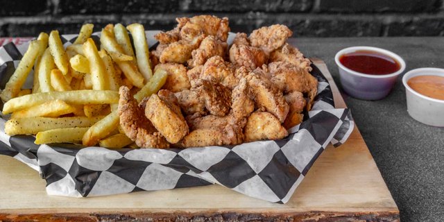 Honey-Kissed Crispy Chicken Nugget Boxed Lunch