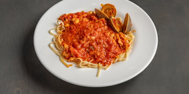 Linguine & Clams w/ Red Sauce