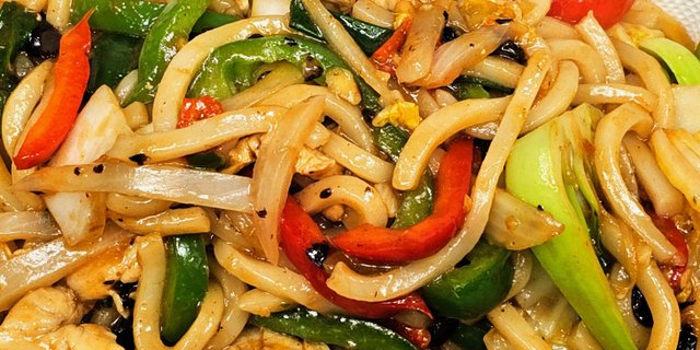 Black Bean Garlic Udon Tray