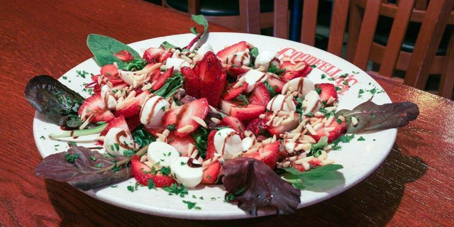 Strawberry Mesclun Salad