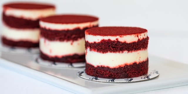Red Velvet Pastry Box