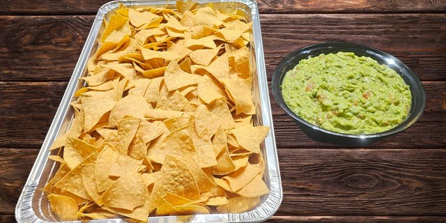 Large Corn Tortilla Chips & Guacamole