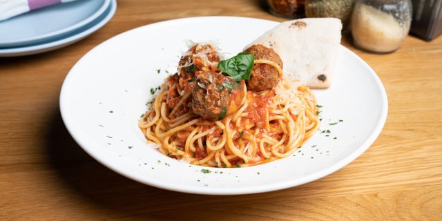 Spaghetti w/ Meatballs