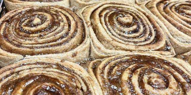 Classic Cinnamon Roll Box