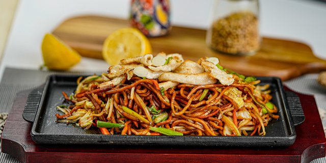 Chicken Lo Mein