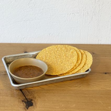 salsa roja w/ chips