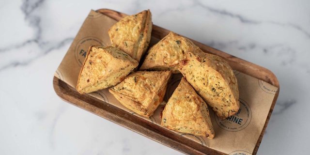 Demi Cheddar & Kale Scone