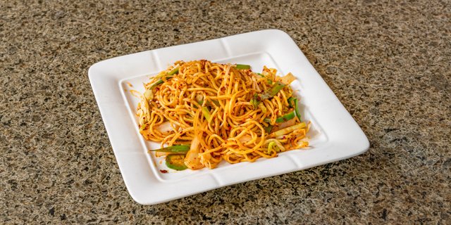 Spicy Chicken Chow Mein Boxed Lunch
