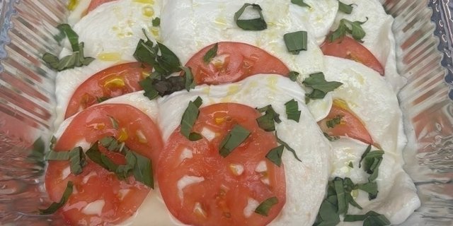 Fresh Mozzarella & Tomato Caprese Salad Tray