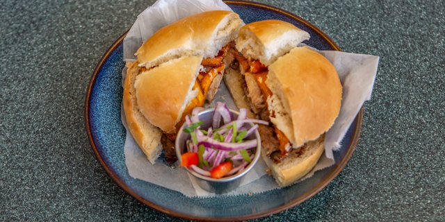 Pan con Chicharron