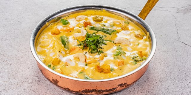 Navatran Korma & Dal Tadka