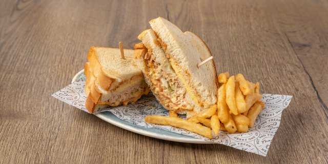 Club Sandwich w/ Fries