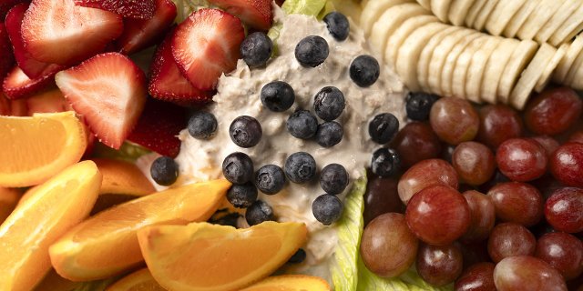 Tuna Salad w/ Fresh Fruit Boxed Lunch