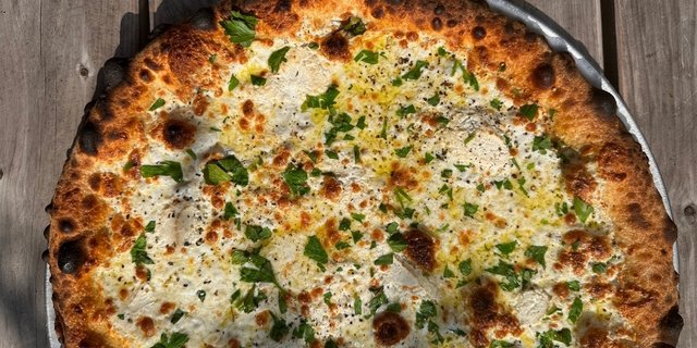16" White Pizza