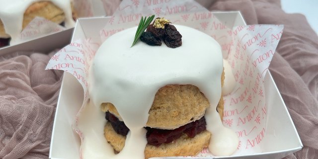 Red Bean Rum Raisin Scone