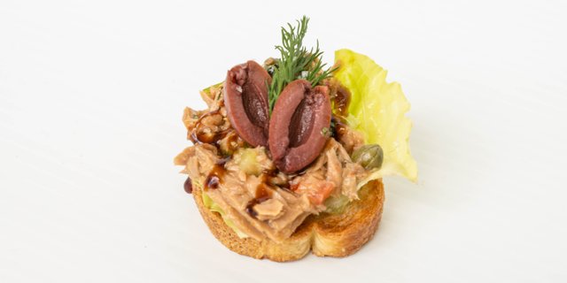 Tuscan Tuna Mini Toasts