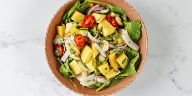 Thai Spicy Mango Salad