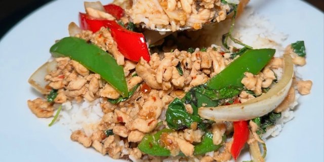 Individual Pad Kra-Pow Chicken
