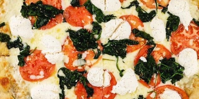 Spinach & Tomato Pizza