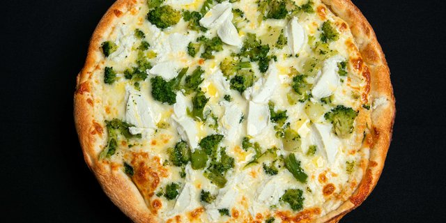 White Broccoli Pizza