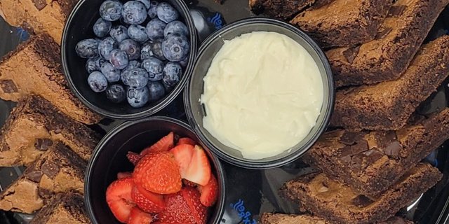 Brownie & Berry Tray