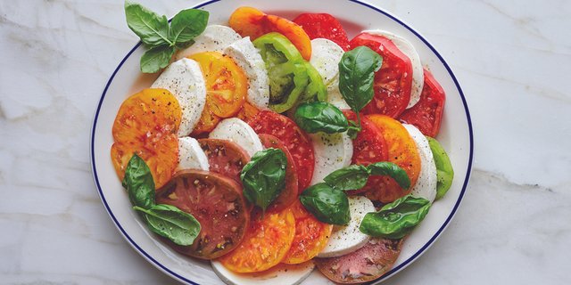 Tomato, Mozzarella & Basil Salad