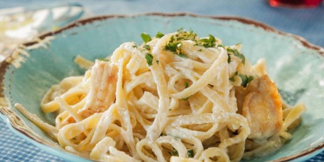 Fettuccine Alfredo