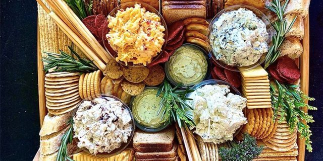 Dip & Cracker Board