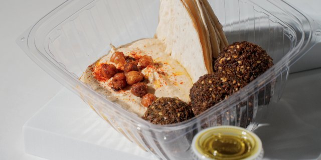 Hummus w/ Falafel