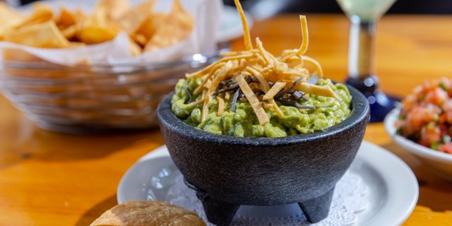 Chips, Salsa (Pico de Gallo) & Guacamole