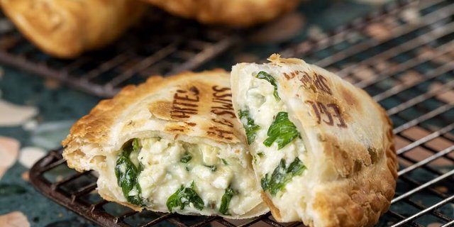 Egg White, Spinach & Swiss Empanada