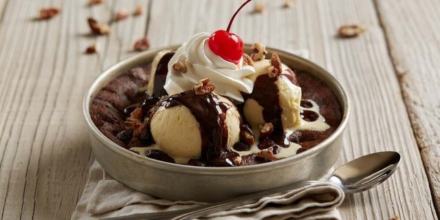Individually Packaged Hot Fudge Brownie Pizookie ®