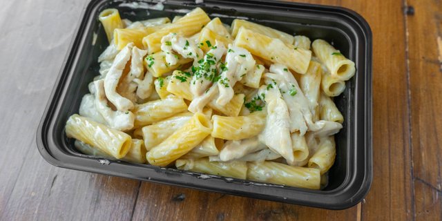 Chicken Rigatoni Pasta Alfredo