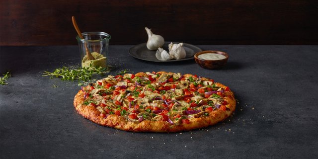 Chicken & Garlic Gourmet Pan Pizza