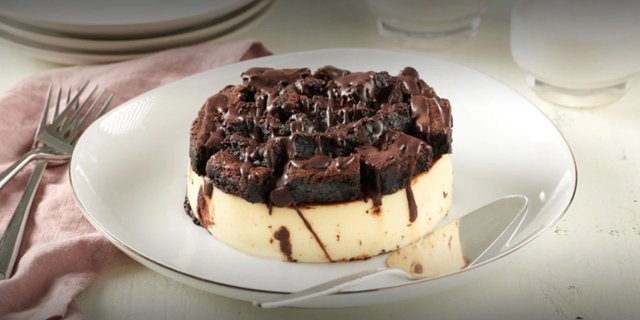 10" Whole Brownie Explosion Cheesecake