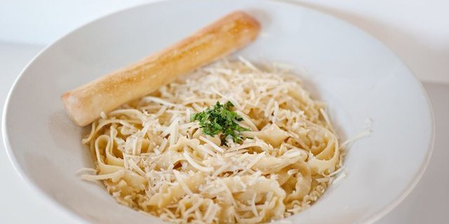 Fettuccine Alfredo Tray