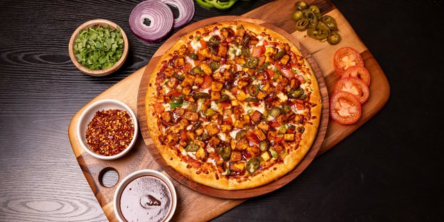 Korean Chili Paneer Pizza