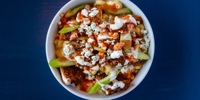 Buffalo Chicken Mac & Cheese Tray