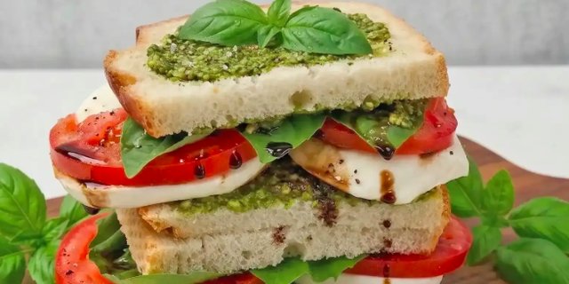 Caprese Sandwich
