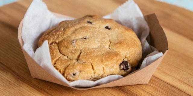 Large Chocolate Chip Cookies