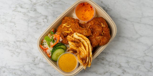 2 pc Hat Yai Chicken & Rice with Roti and Massaman Curry