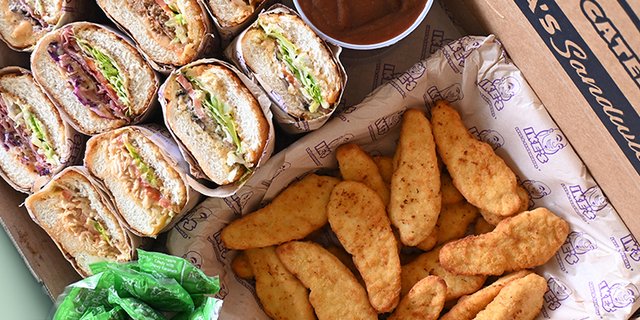 Goin' Both Ways Combo Tray w/ Chicken Tenders