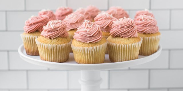 Vegan & Gluten-Free Vanilla Raspberry Cupcakes
