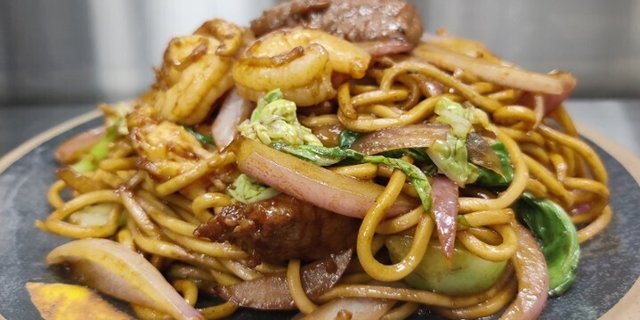 Combo Lo Mein Half Tray