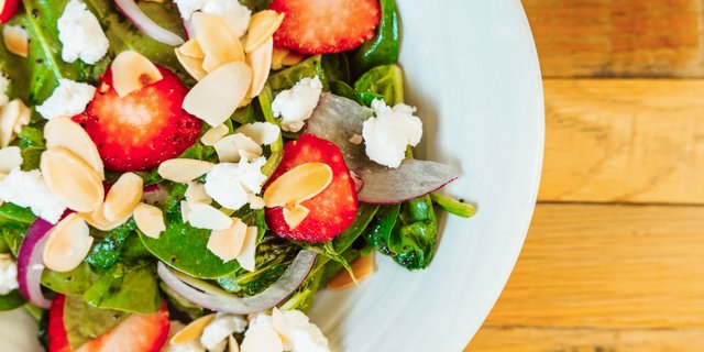 Strawberry Goat Cheese Salad (Entree)